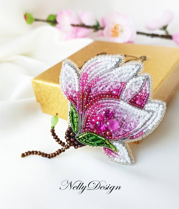 Magnolie - Brosa broderie manuala