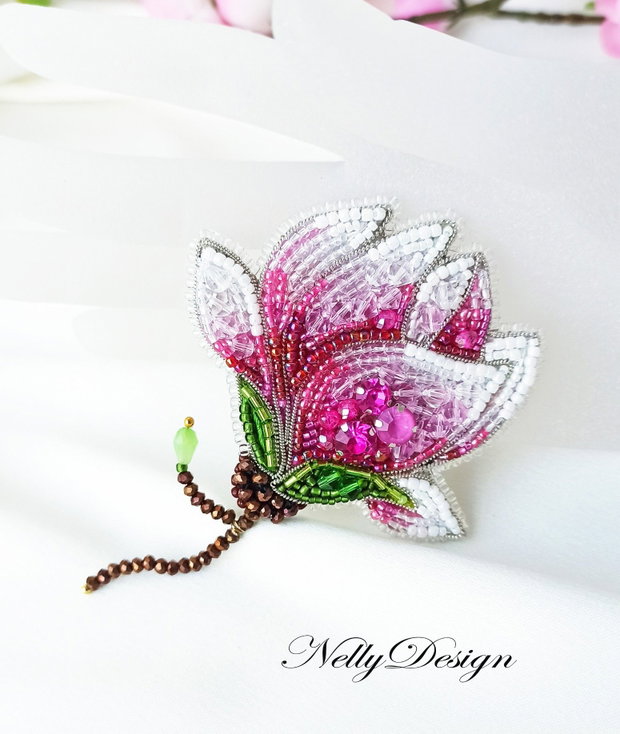 Magnolie - Brosa broderie manuala