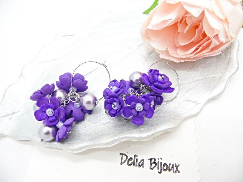 Cercei handmade, lungi cu flori mov si perle lila (cod1396)