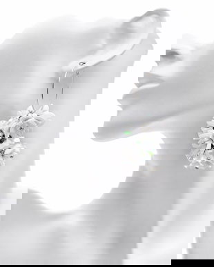 Cercei handmade, lungi cu flori albe (cod1392)