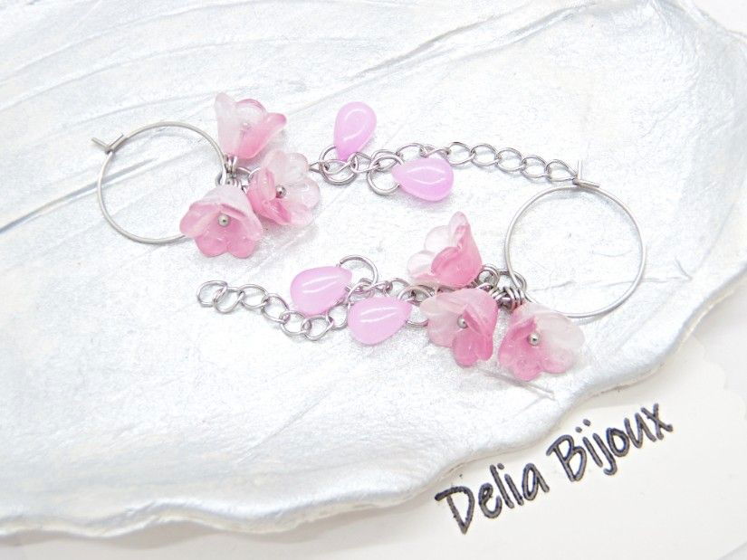 Cercei handmade, lungi cu flori de sticla roz (cod1395)