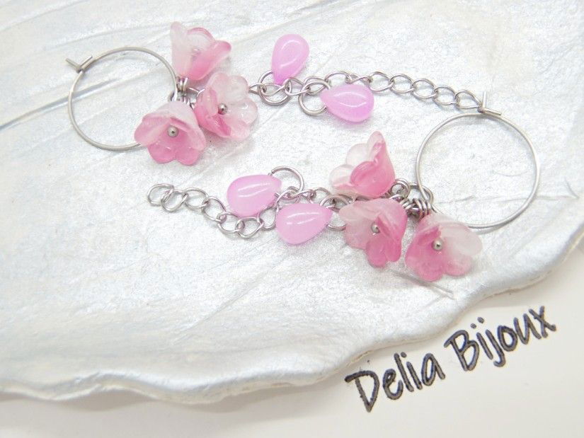 Cercei handmade, lungi cu flori de sticla roz (cod1395)