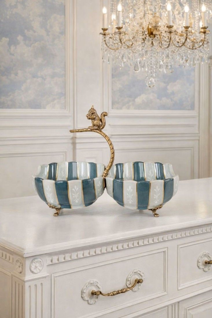 Fructiera dubla din portelan Craquelle cu veverita din bronz