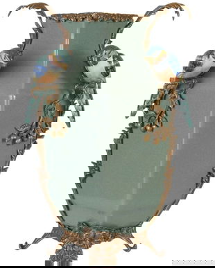 Vaza din portelan cu decoratiuni din bronz