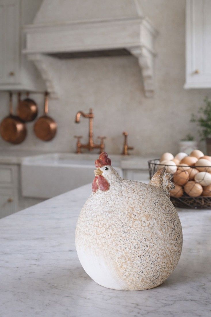 Gainusa-figurina din ceramica pictata