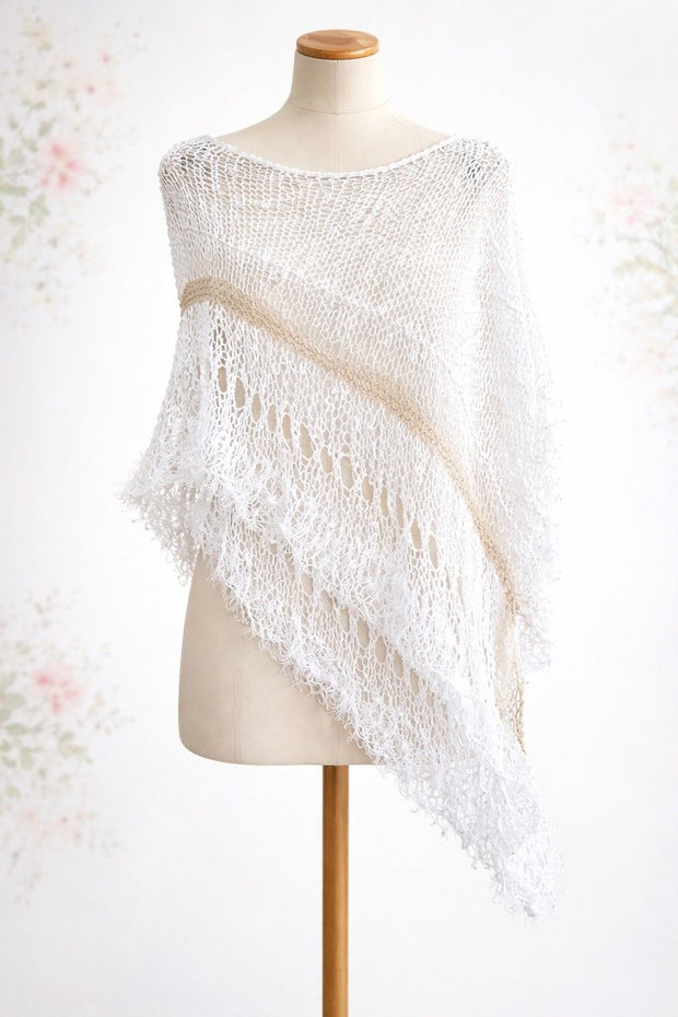Poncho tricotat din fire chic