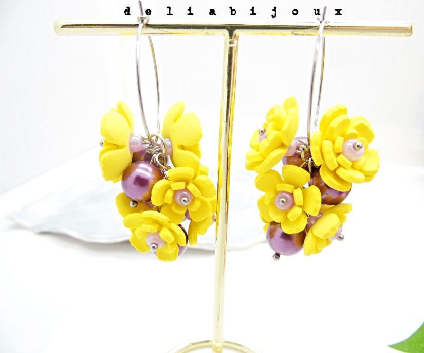 Cercei handmade, lungi cu flori galbene si perle (cod1397)