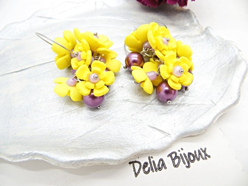 Cercei handmade, lungi cu flori galbene si perle (cod1397)