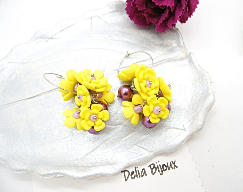 Cercei handmade, lungi cu flori galbene si perle (cod1397)