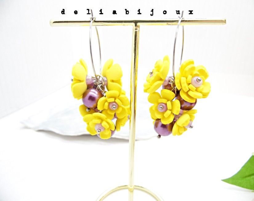 Cercei handmade, lungi cu flori galbene si perle (cod1397)