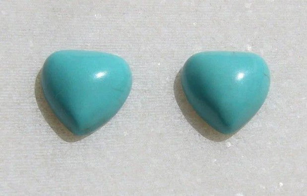 (2 bucati) Cabochon inimioara din turcoaz reconstituit aprox 12x12x5 mm