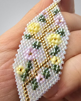 Cercei handmade Flori brodate 3D cu liană aurie