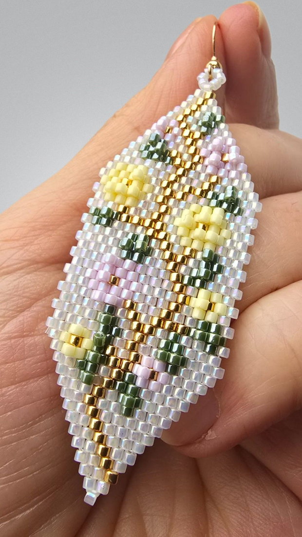 Cercei handmade Flori brodate 3D cu liană aurie