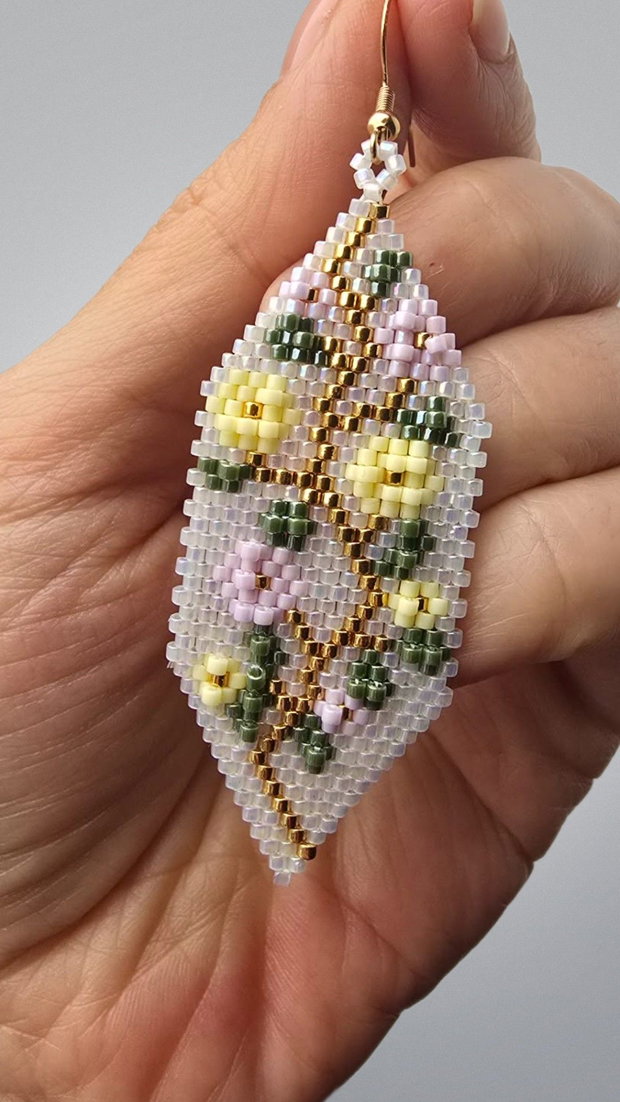 Cercei handmade Flori brodate 3D cu liană aurie