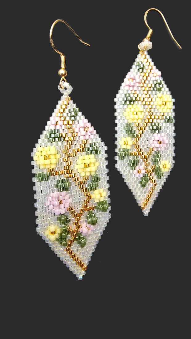 Cercei handmade Flori brodate 3D cu liană aurie