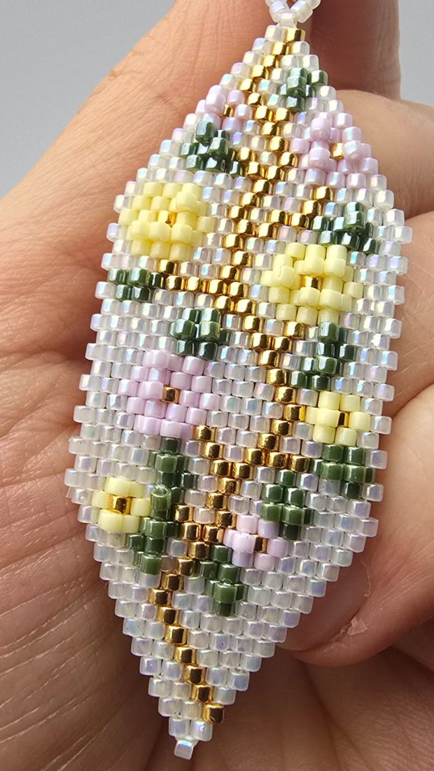 Cercei handmade Flori brodate 3D cu liană aurie