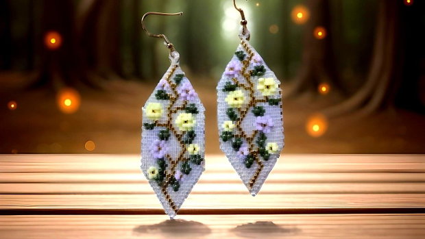Cercei handmade Flori brodate 3D cu liană aurie