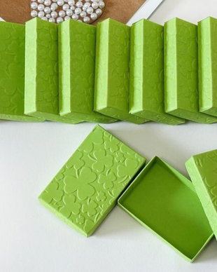 Cutiute cu capac embosat
