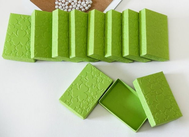 Cutiute cu capac embosat