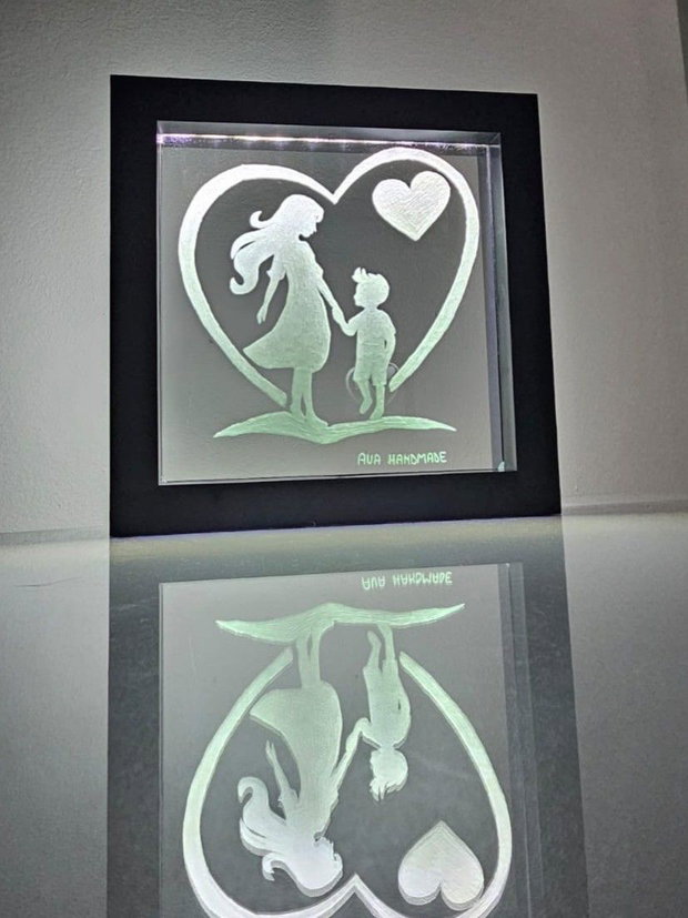 Lampă LED Personalizată  - La Mulți Ani - MAMA de BAIAT - Gravata Manual