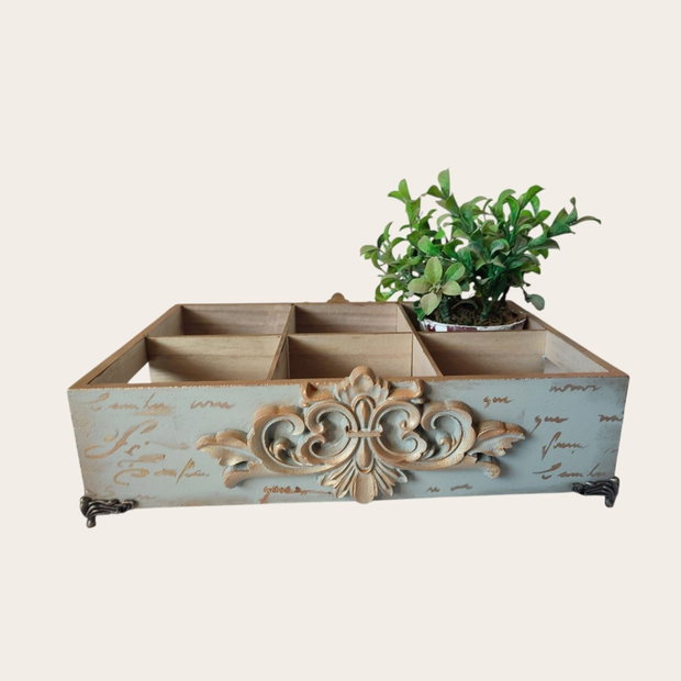 Organizator vintage cu detalii rafinate