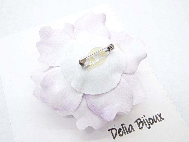 Broșă floare lila delicată, ușoară, perfectă pentru orice anotimp (cod1399)