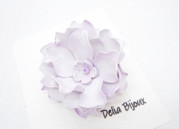 Broșă floare lila delicată, ușoară, perfectă pentru orice anotimp (cod1399)