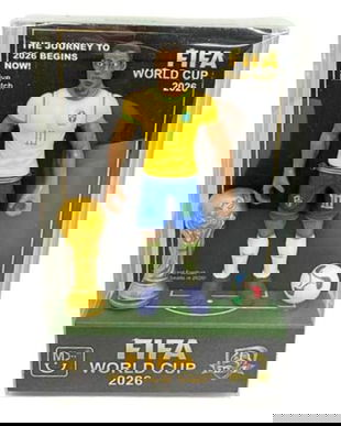 Figurina Fotbal World Cup 2026, 10 cm &ndash; Jucarie Fotbalist cu Trofeu si Minge