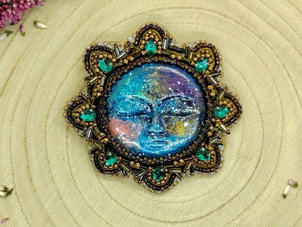 Brosa Unicat cu Luna Galaxie si Cristale Turcoaz