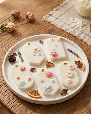 Odorizant de dulap artizanal cu flori din ceară  Parfum Trandafiri
