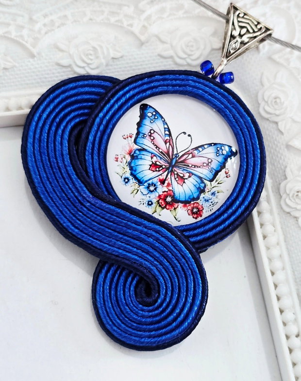 Pandantiv soutache albastru cu fluture