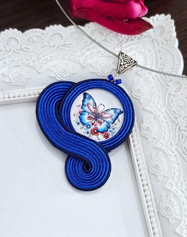 Pandantiv soutache albastru cu fluture