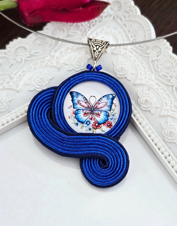 Pandantiv soutache albastru cu fluture