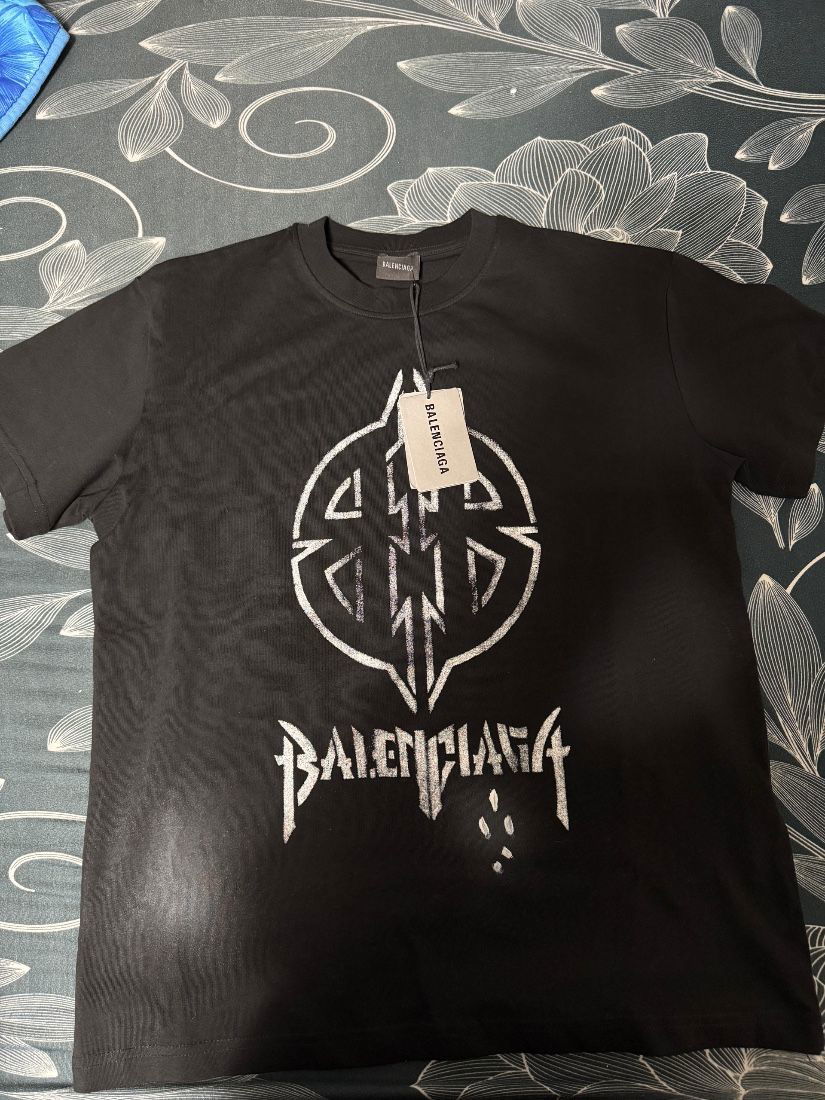 Vând tricou balenciaga