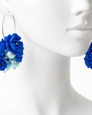 Cercei handmade cu flori albastre si perle (cod1400)