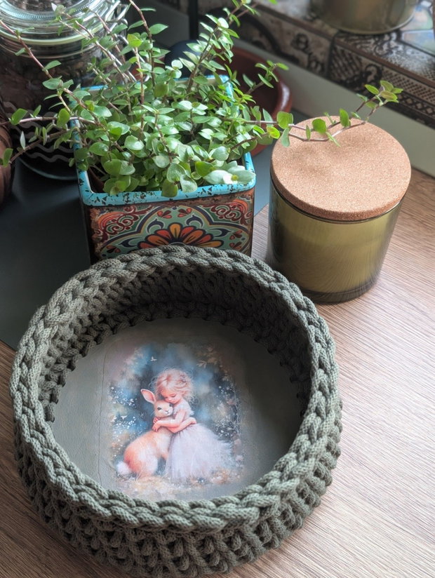 Coș decorativ handmade "Tărâmul croșetat al Yarei"