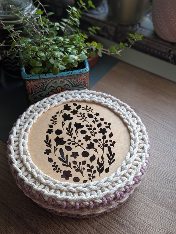 Cos decorativ handmade "Tărâmul croșetat al Yarei"