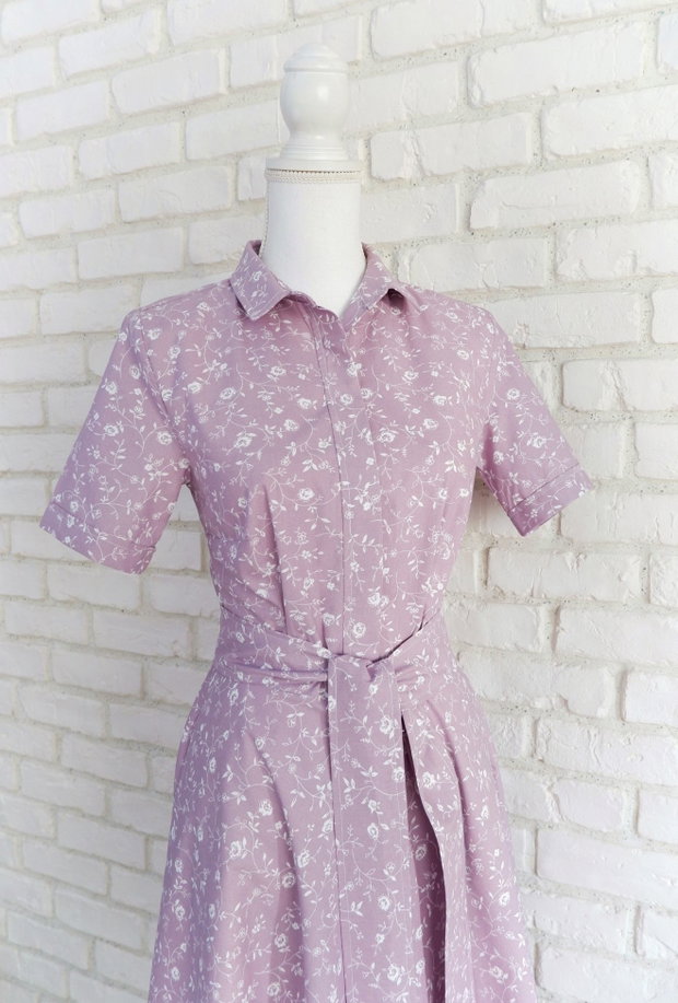 Rochie Camasa Maneca Scurta Lila cu Flori Albe