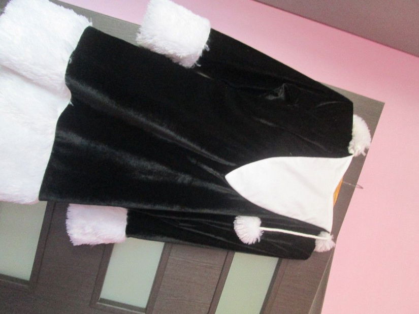 rochie divertisment alb/negru  cu gluga