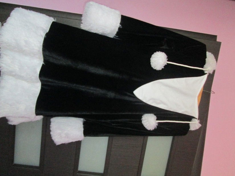 rochie divertisment alb/negru  cu gluga