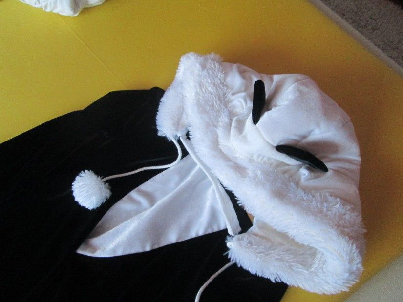 rochie divertisment alb/negru  cu gluga