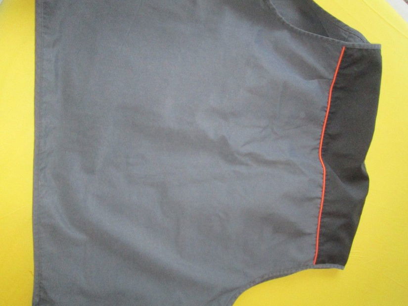 vesta cu multe buzunare   L