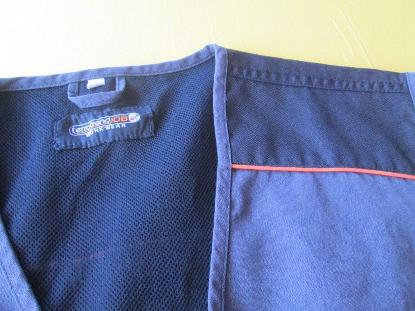 vesta cu multe buzunare   L