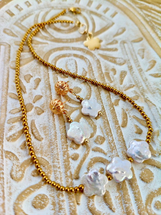 Set Colier și cercei perle flori baroc albe & hematit auriu