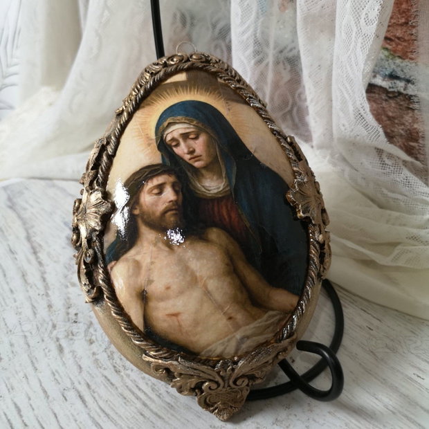 Ou decorat manual, tematica religioasa - cadou pentru Paste