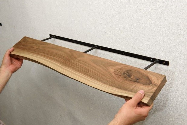 Poliță din lemn masiv de nuc cu prindere invizibilă - raft flotant premium - ATP Wood
