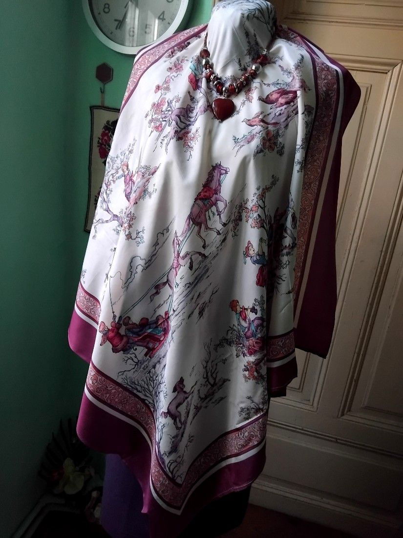 Esarfa matase cu print din povesti