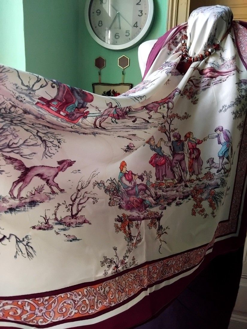 Esarfa matase cu print din povesti