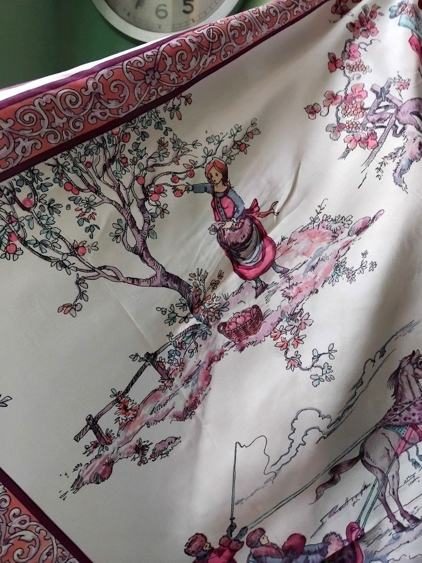 Esarfa matase cu print din povesti