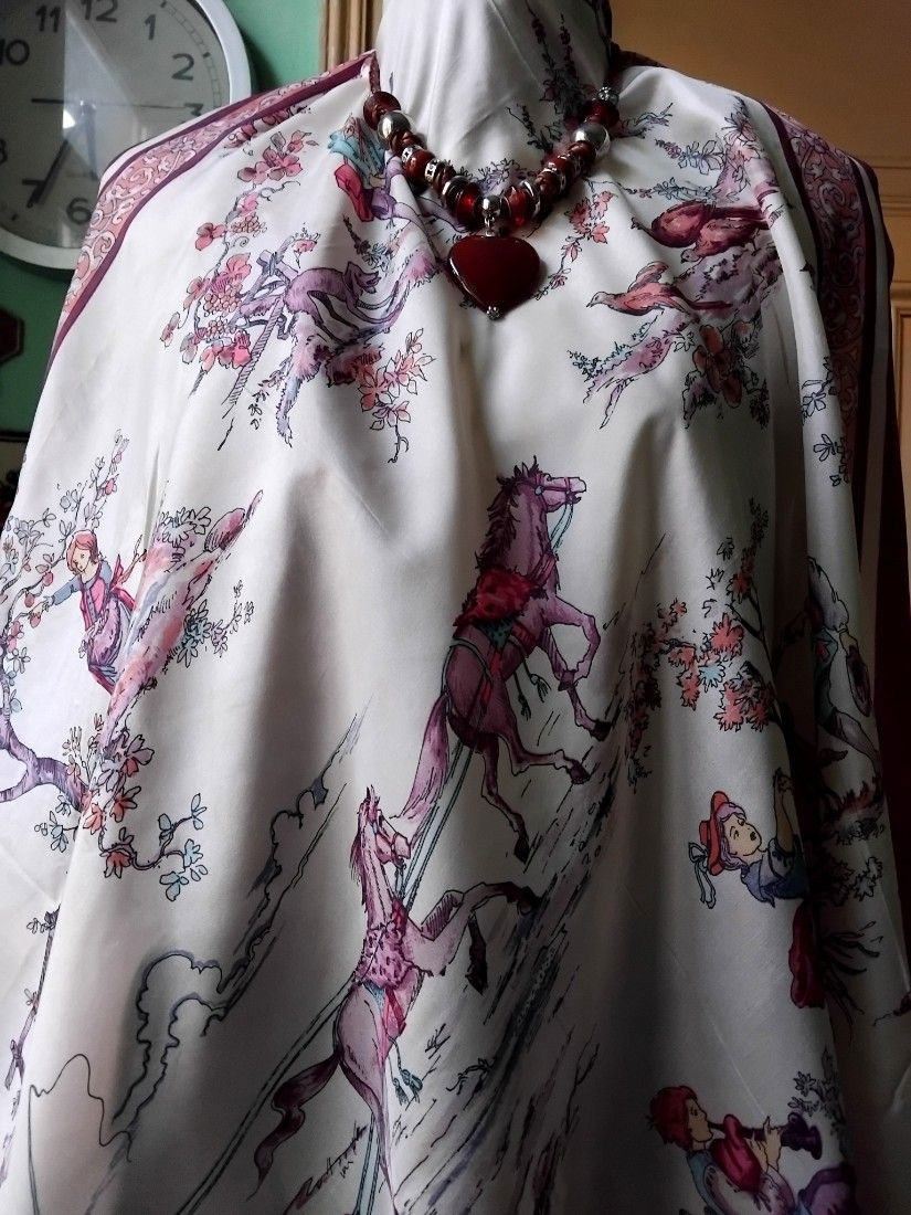 Esarfa matase cu print din povesti
